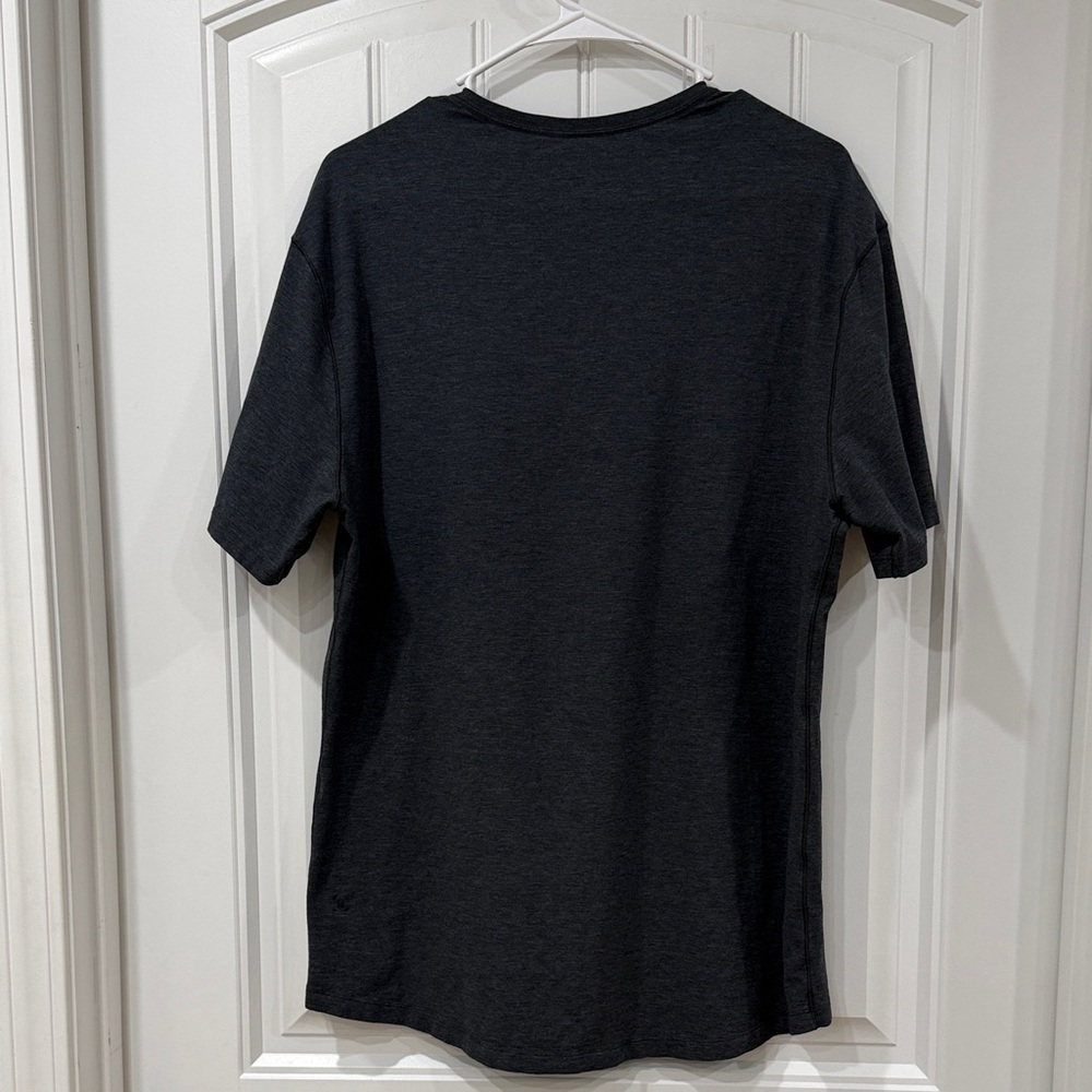 EUC Lululemon Dark Gray Fundamental V-Neck T-Shirt - Picture 4 of 4